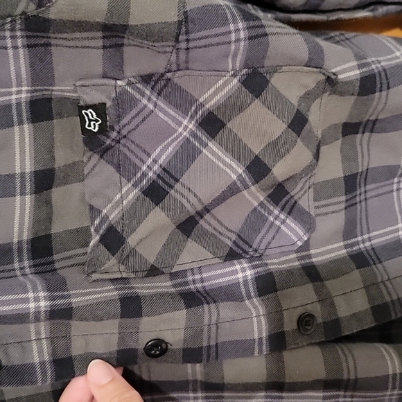 Fox Long Sleeve Button-Up. Small - Picture 6 of 9